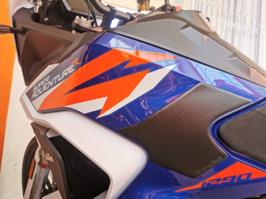 KTM ADVENTURE 1290 KNEE PADS | Tank Pads | Rubbatech Tank Protection