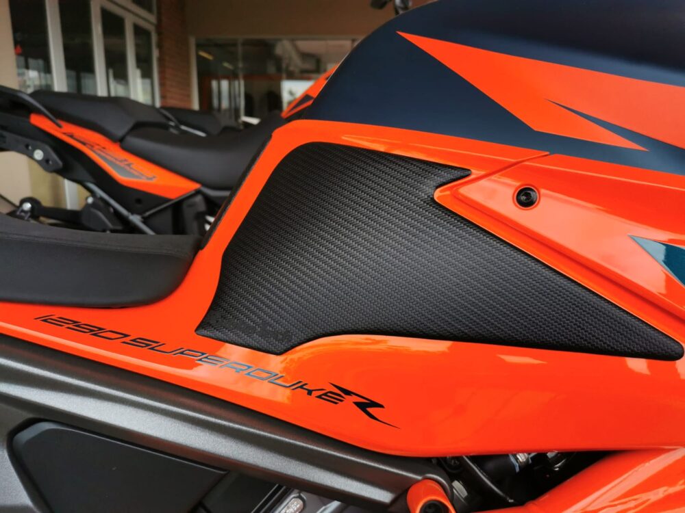 KTM SUPER DUKE 1290 KNEE PADS | Tank Pads | Rubbatech Tank Protection